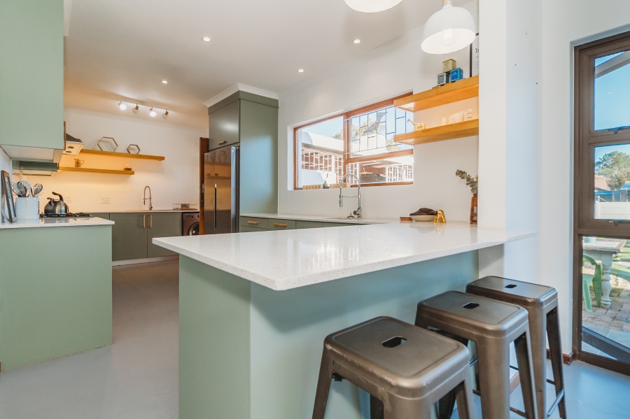7 Bedroom Property for Sale in Loerie Park Western Cape